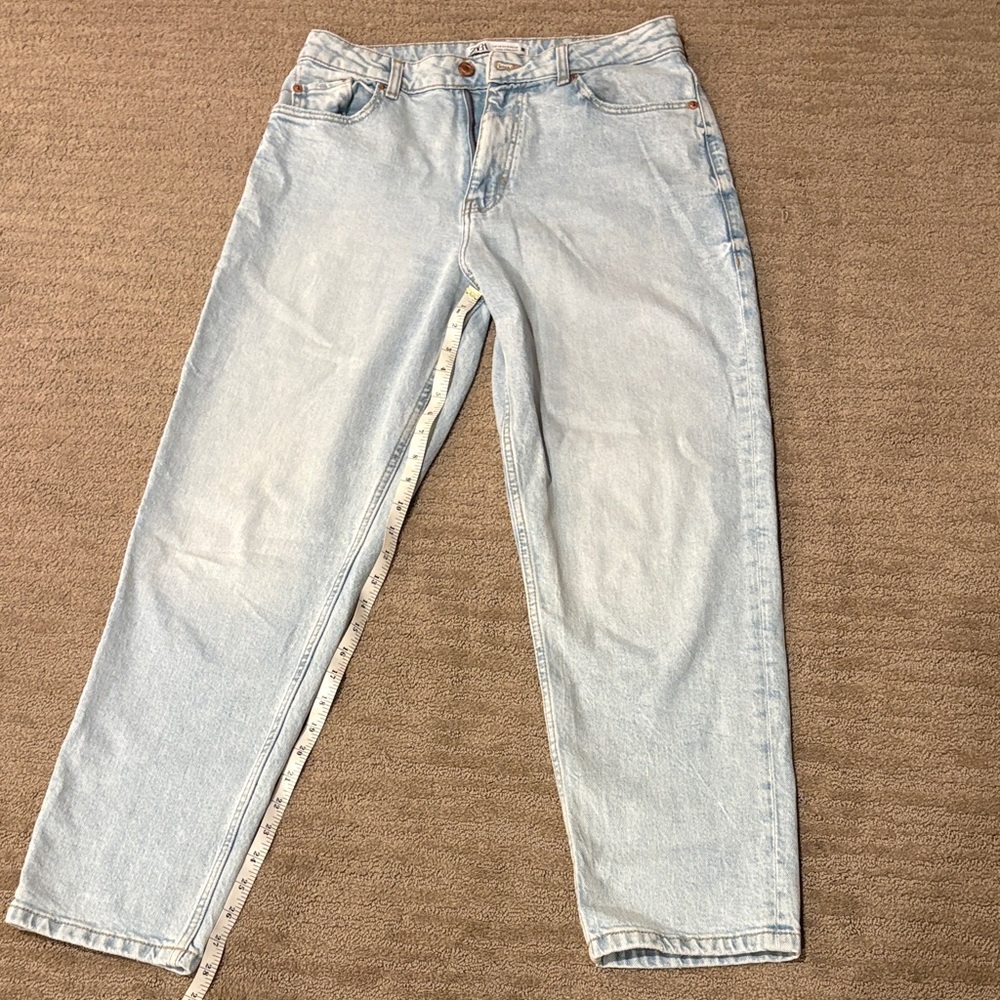 Zara Women’ Relaxed Fit Light Blue Jeans